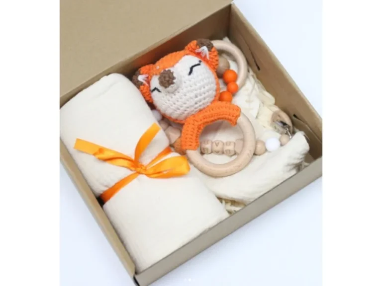 Set de regalo Plastimyr en una caja con accesorios para bebé